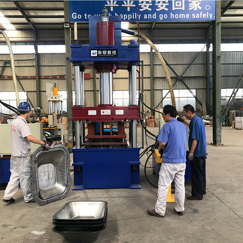 滕州315噸拉伸成型液壓機(jī)灰斗車?yán)煊蛪簷C(jī)不銹鋼金屬成型壓力機(jī)