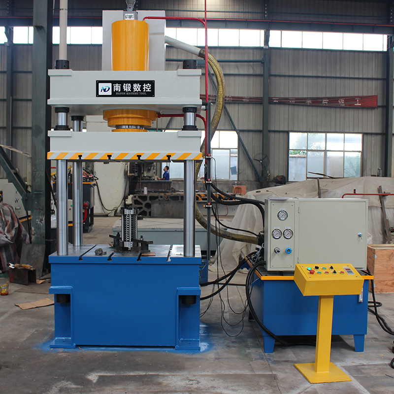 多0噸四柱油壓機(jī)冷擠壓成型液壓機(jī)滕州南鍛數(shù)控液壓機(jī)廠家 多0噸四柱油壓機(jī)冷擠壓成型液壓機(jī)滕州南鍛數(shù)控液壓機(jī)廠家